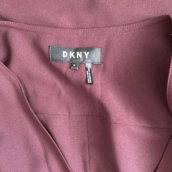 DKNY NWOT Front Lapel Gold Button Sleeveless Blouse, Size M - Picture 10 of 12